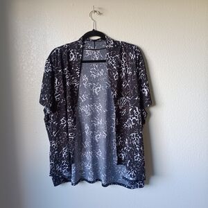 💥3/$12 Notations Woman 3X Leopard Print Open Front Shirt